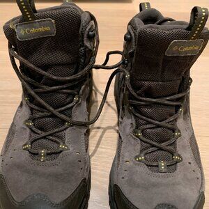 Columbia brown black men's Outdoors hiking boots sneakers well